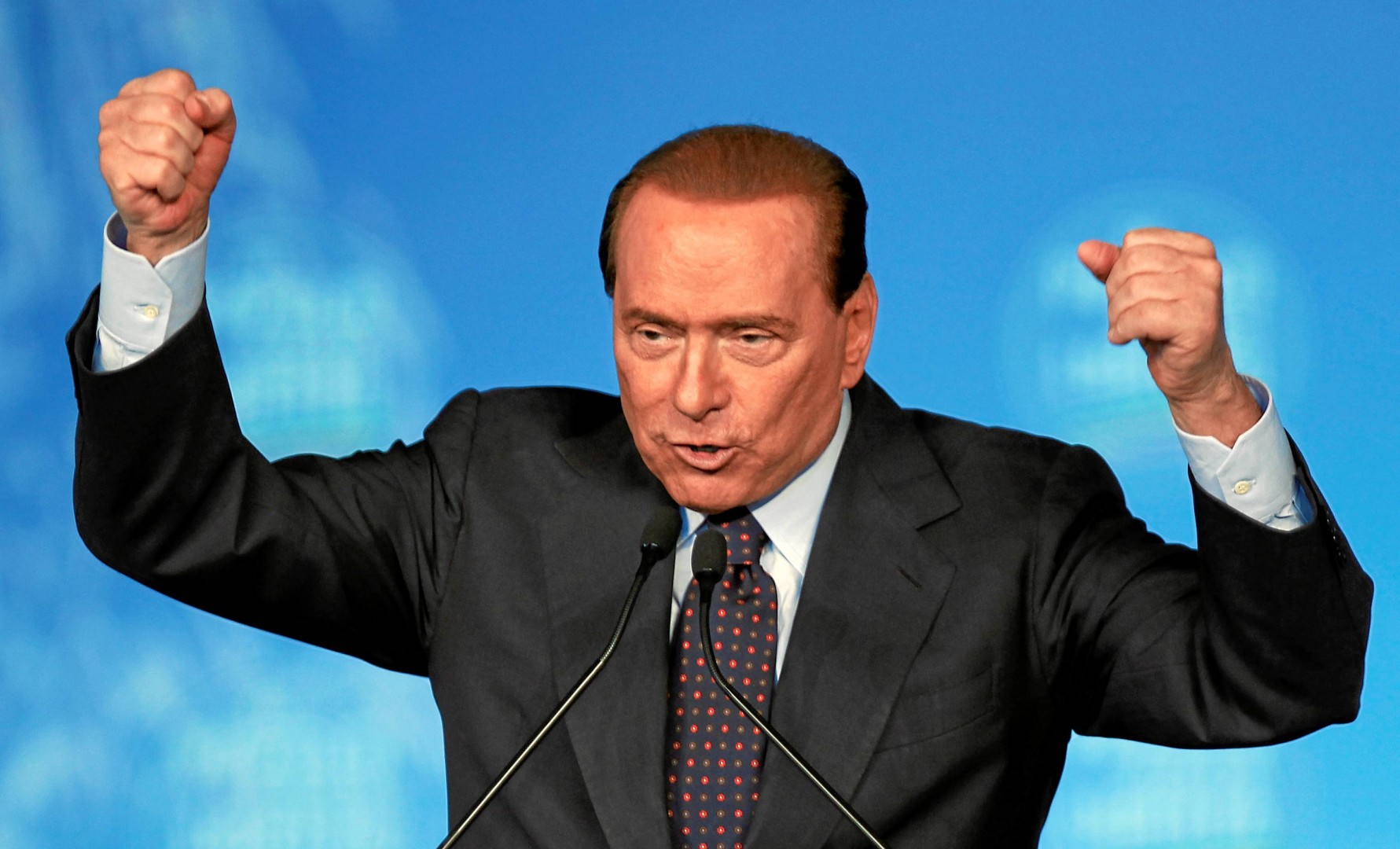 Berlusconi: Torno, il Pdl senza di me sprofonda. Bossi: Bene se fa saltare Monti