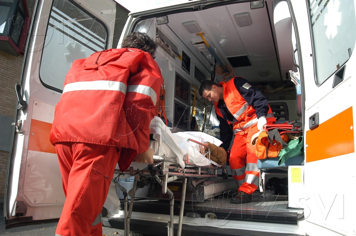 Modena, fa manovra per parcheggiare e investe la figlia piccola. Inutile i soccorsi, la bimba deceduta al pronto soccorso