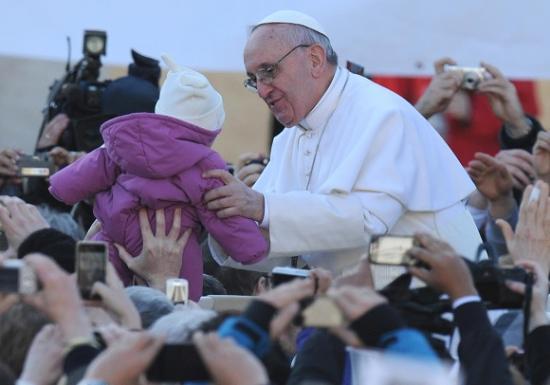 Papa Francesco, messa di inaugurazione in Vaticano: Non abbiate paura della tenerezza