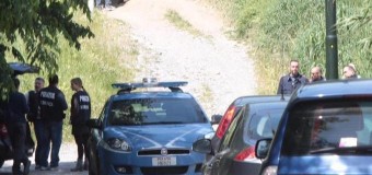 Shock a Firenze, donna uccisa e ‘crocifissa’ nuda sotto ad un cavalcavia. Torna la paura del serial killer