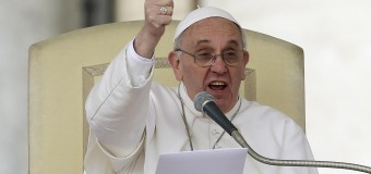 Duro monito di Papa Francesco: “Corrotti e fabbricanti di armi dovranno rendere conto a Dio. Per loro l’inferno”