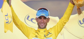 Nibali trionfa al Tour De France: “E’ più bello di quanto immaginassi”. L’inno di Mameli risuona lungo gli Champs Elysee