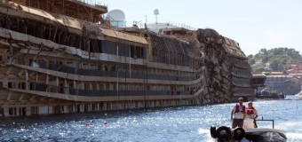 La Costa Concordia ha iniziato il suo ultimo viaggio verso Genova. Gabrielli: “Lì sarà il compimento dell’impresa