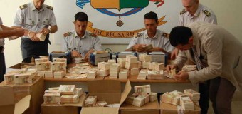 Banconote false, maxi sequestro a Caserta: 17 milioni di euro trovati in furgone. GdF: “Erano di ottima fattura”