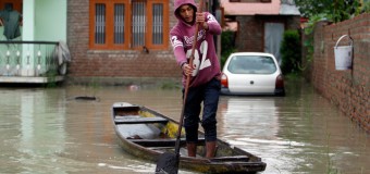 Kashmir, piogge e inondazioni provocano oltre 100 morti