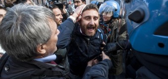 Roma, tre feriti durante il corteo degli operai delle Acciaierie Terni-Ast. Landini:”Hanno caricato senza motivo”