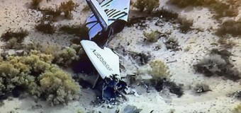 California, la navetta spaziale della compagnia Virgin Galactic precipita nel deserto del Mojave. Morto il pilota