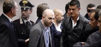 Minacce a Saviano e Capacchione, assolti i boss, condannato il loro avvocato. Saviano: “I Casalesi non sono imbattibili, non sono invincibili e la sentenza lo dimostra”