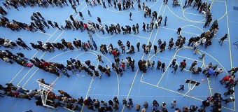 Barcellona, oltre due milioni di spagnoli hanno votato al referendum ‘illegale’ sull’indipendenza della Catalogna: “L’80,72 per cento ha votato sì”