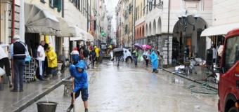 Il maltempo mette in ginocchio il Nord Italia: un disperso a Genova, Milano allagata da Seveso e Lambro