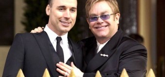 Inghilterra, Elton John sposa il suo compagno David Furnish. I due hanno due figli