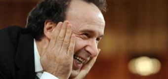 Ascolti tv, Benigni tocca il 38% di share con ‘I dieci Comandamenti’