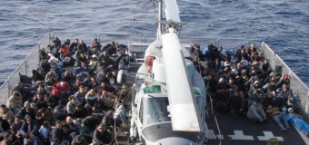 Canale di Sicilia, circa 900 migranti sono stati portati in salvo dalla Marina Militare. Altri 400 migranti invece arriveranno a Pozzallo, nel Ragusano