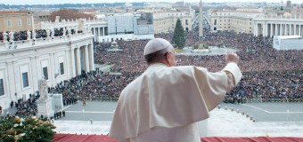 Urbi et Orbi di Papa Francesco: “Troppe lacrime in questo Natale, insieme alle lacrime di Gesù Bambino. Dobbiamo trasformare l’odio in tenerezza”