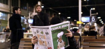 Al Quaeda rivendica in un video l’attentato a Charlie Hebdo. Lunghe code per l’acquisto del nuovo numero della rivista satirica