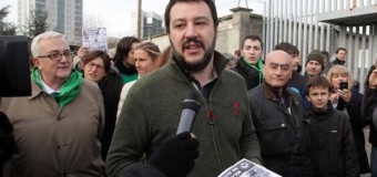 Milano, presidio antimoschea della Lega. Salvini: “Nel nome dell’Islam ci sono milioni di persone pronti a sgozzare e a uccidere. Anche in Italia”