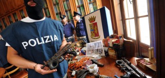 Antiterrorismo, il Governo approva una legge ad hoc: reclusione da tre a sei anni per chi si arruola in organizzazioni terroristiche, da 5 a 10 anni per i lupi solitari