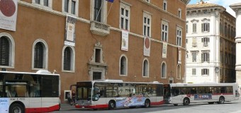 Roma, ragazzo di venti anni muore investito da un bus. Poco prima aveva litigato con l’autista