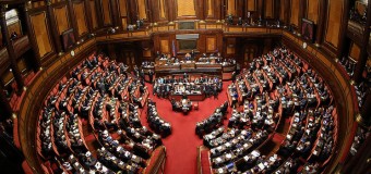 Riforma del Senato, arriva il Sì alla Camera. I deputati M5s non hanno partecipato al voto. FI vota No. Il Pd: “Il Patto del Nazareno non c’è più”