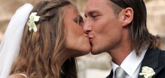 Totti e Blasi festeggiano i dieci anni di nozze con un nuovo matrimonio. A portare le fedi saranno i loro due figli